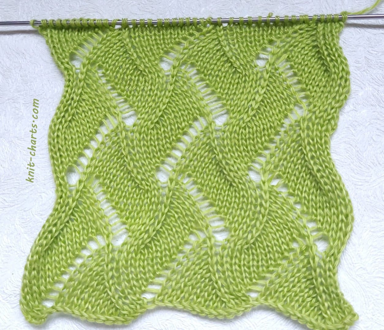 Free Knitting Patterns - Lace Wavy Stitch Knitting Pattern