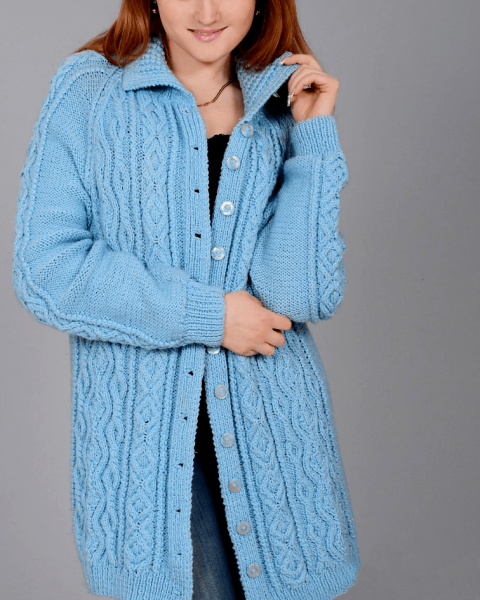 Cardigan in Fancy Cables