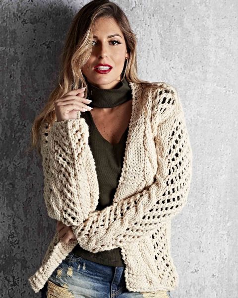 Cardigan in Mesh Pattern with Cables