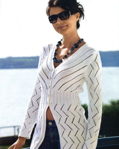 Cardigan with Diagonal Lace Pattern
