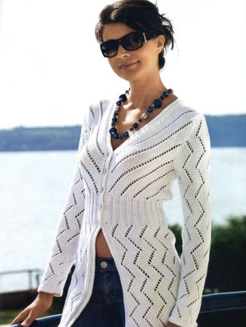 Cardigan with Diagonal Lace Pattern