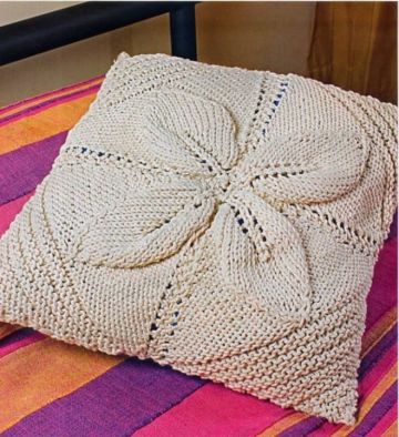 Square-Shaped Leaf-Pattern Knit Pillow