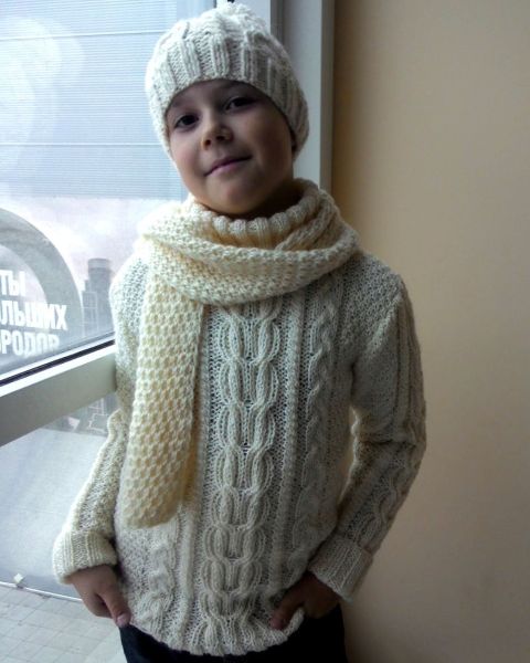 Boy's sweater, hat and scarf