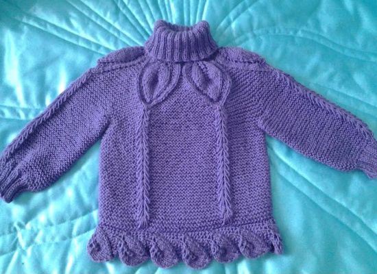 Sweater with Leaves Patterns