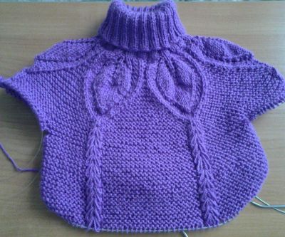 Sweater with Leaves Patterns 