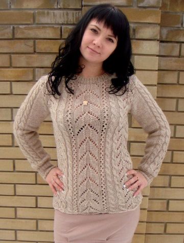 Pullover in Lace Pattern with Cables