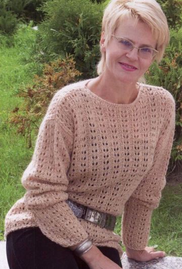 Pullover in Lace Panels