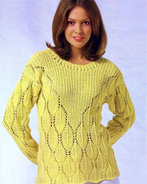 Pullover with V-Yoke