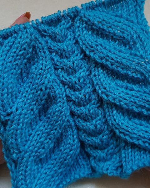 Central Cable Stitch Knitting Pattern