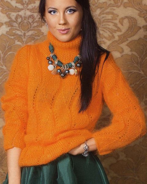 Sweater in Wavy Pattern