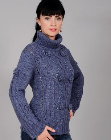 Sweater with Voluminous Flowers