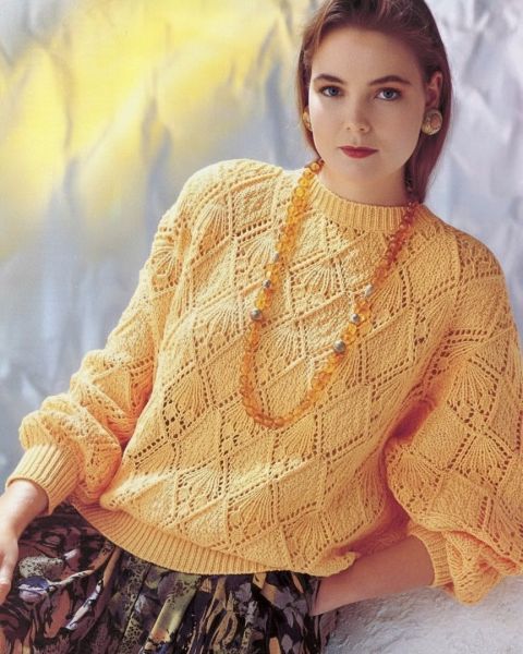 Sweater in Lace Diamond Pattern