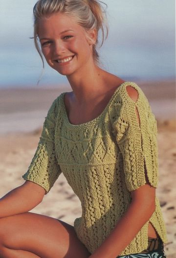 Lace Pattern Sweater with Short Sleeves